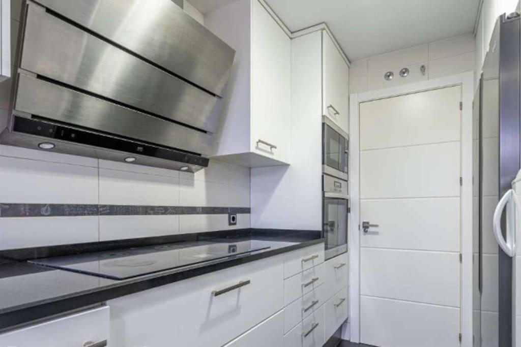 Impresionante Apartamento De 4 Dormitorios 3 Banos Y 2 Plazas De Garaje Madrid Exteriér fotografie
