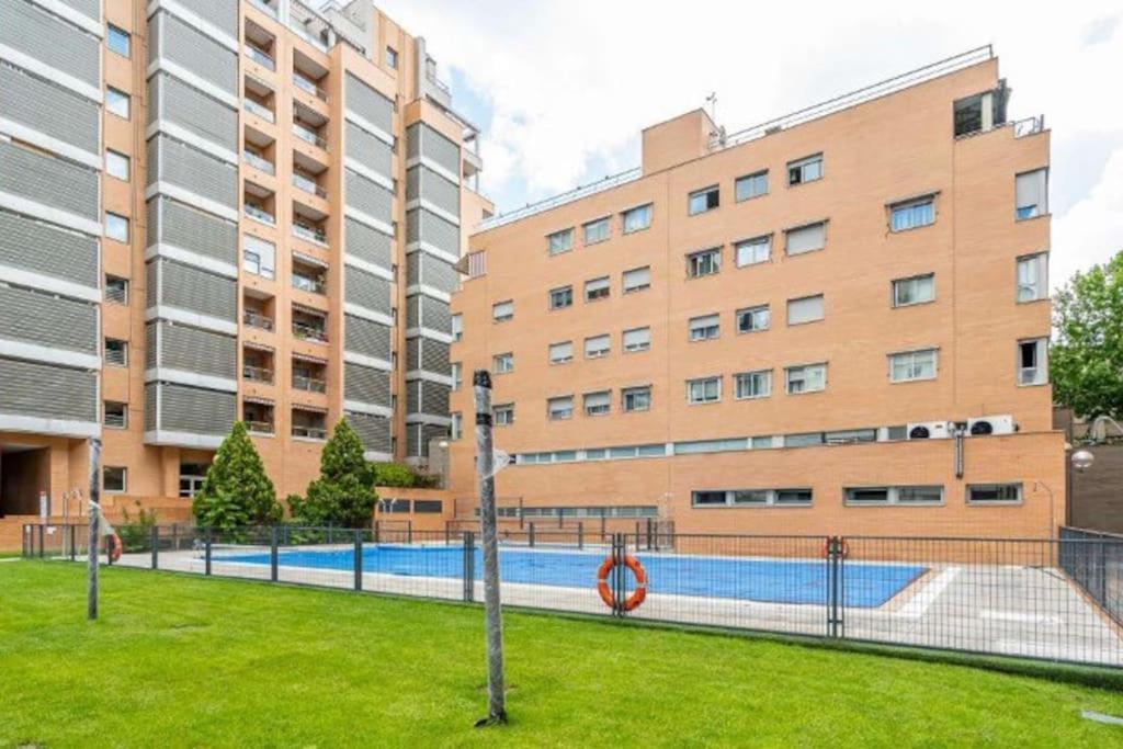 Impresionante Apartamento De 4 Dormitorios 3 Banos Y 2 Plazas De Garaje Madrid Exteriér fotografie