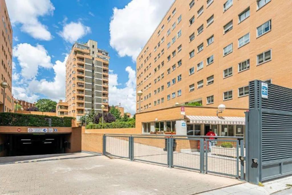 Impresionante Apartamento De 4 Dormitorios 3 Banos Y 2 Plazas De Garaje Madrid Exteriér fotografie