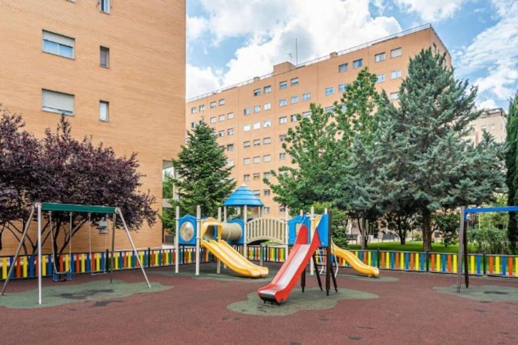 Impresionante Apartamento De 4 Dormitorios 3 Banos Y 2 Plazas De Garaje Madrid Exteriér fotografie