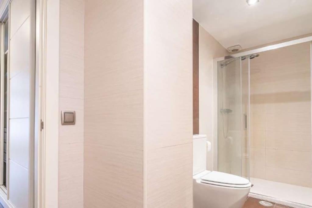 Impresionante Apartamento De 4 Dormitorios 3 Banos Y 2 Plazas De Garaje Madrid Exteriér fotografie