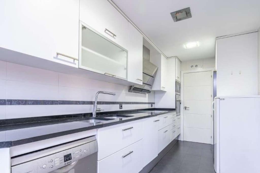 Impresionante Apartamento De 4 Dormitorios 3 Banos Y 2 Plazas De Garaje Madrid Exteriér fotografie