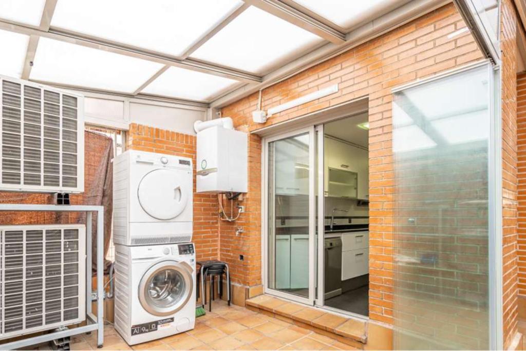 Impresionante Apartamento De 4 Dormitorios 3 Banos Y 2 Plazas De Garaje Madrid Exteriér fotografie