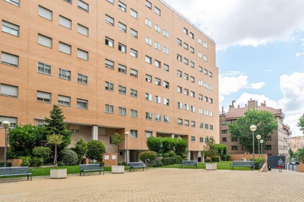 Impresionante Apartamento De 4 Dormitorios 3 Banos Y 2 Plazas De Garaje Madrid Exteriér fotografie